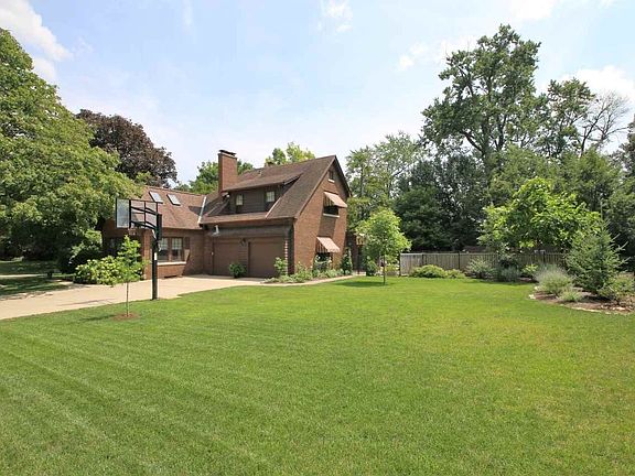 4th image of 400 W Crestwood Dr