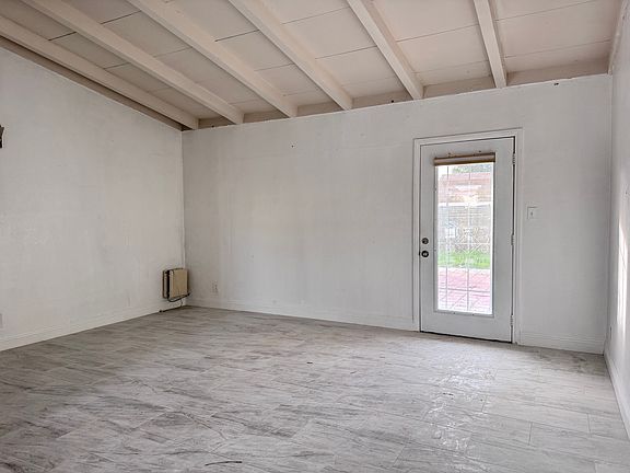 3rd image of 657 Harmsworth Ave
