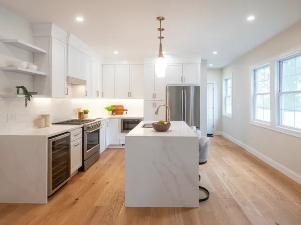 35 Jewett St, Newton, MA 02458