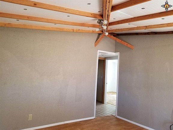4th image of 1324 N Avenue B
