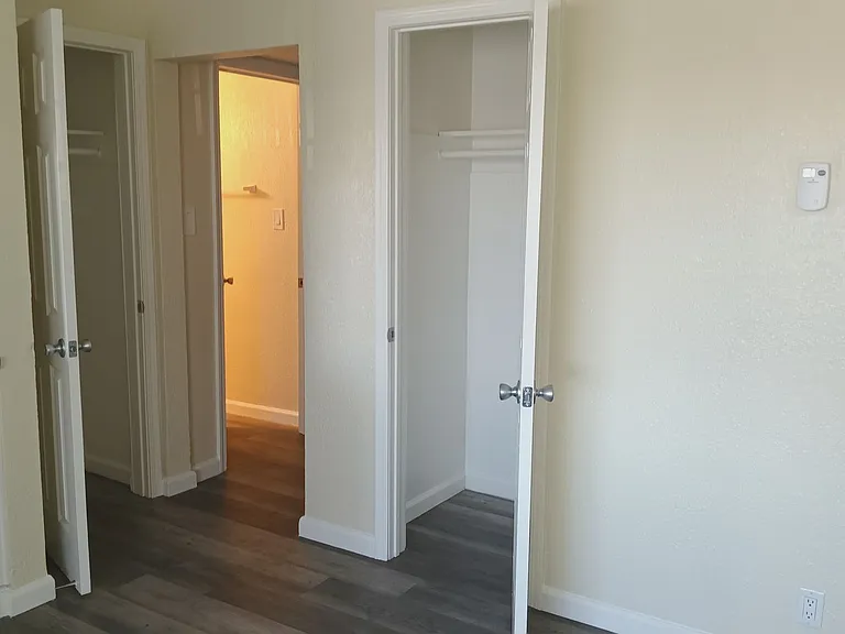 2507 Edison Ave #11 — Photo 12