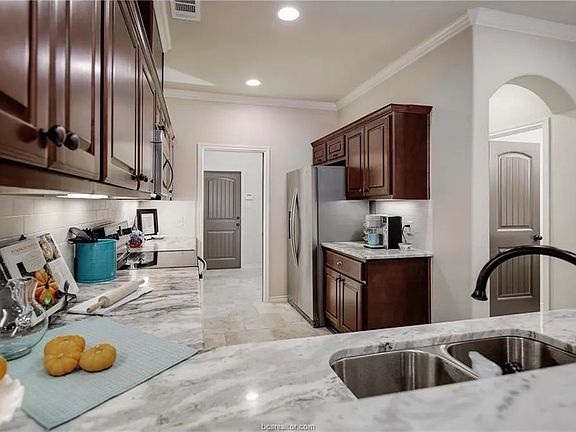 4th image of 1772 Heath Dr
