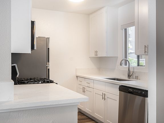 5th image of 17806 Lassen St #202