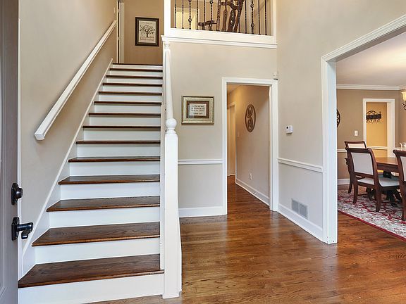4th image of 370 Saddle Creek Cir