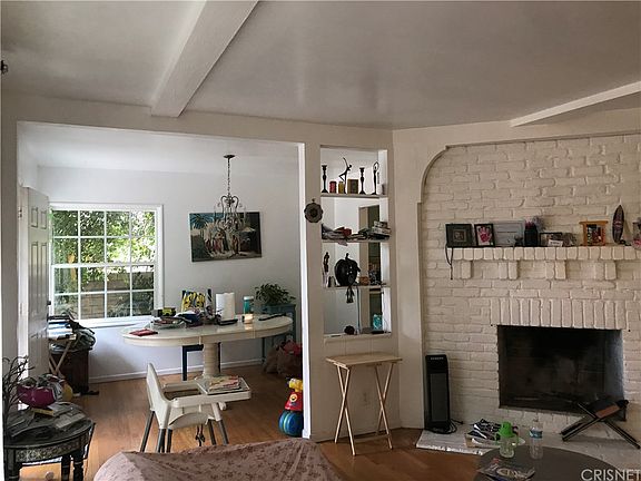 5th image of 15817 Moorpark St