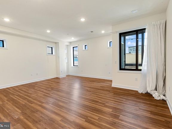 2nd image of 2411 Kensington Ave APT 201