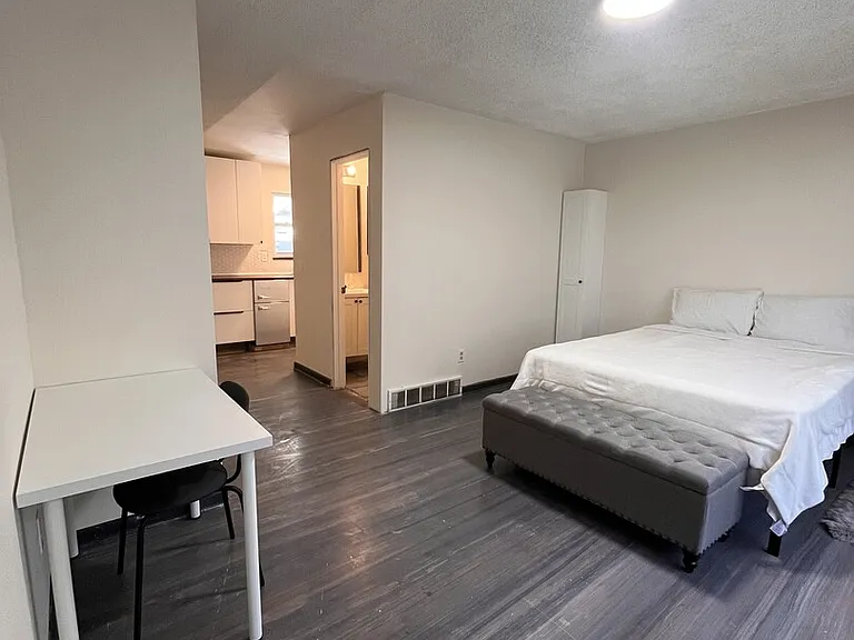 N Roosevelt Ave — Photo 1