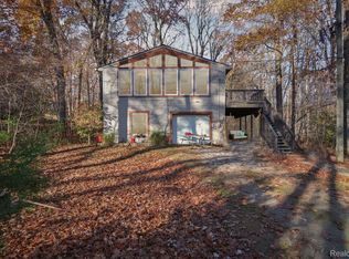 5741 Woodbine, Pinckney, MI 48169