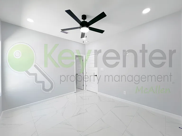 829 N Woodson Ave #4 — Photo 2