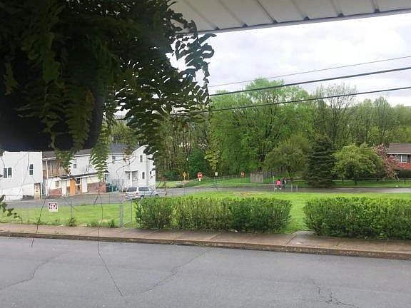 4th image of 137 Hillside Ave