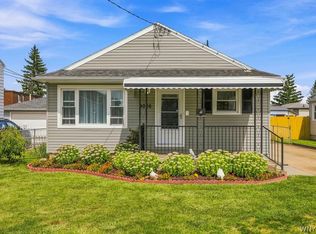 9006 Demunda Ave, Niagara Falls, NY 14304