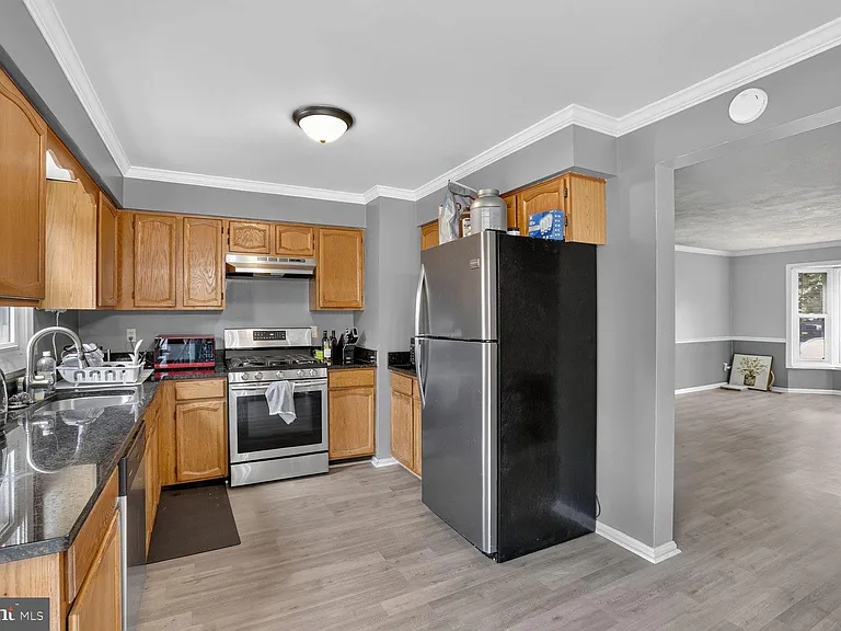 10714 Gideon Ct — Photo 4