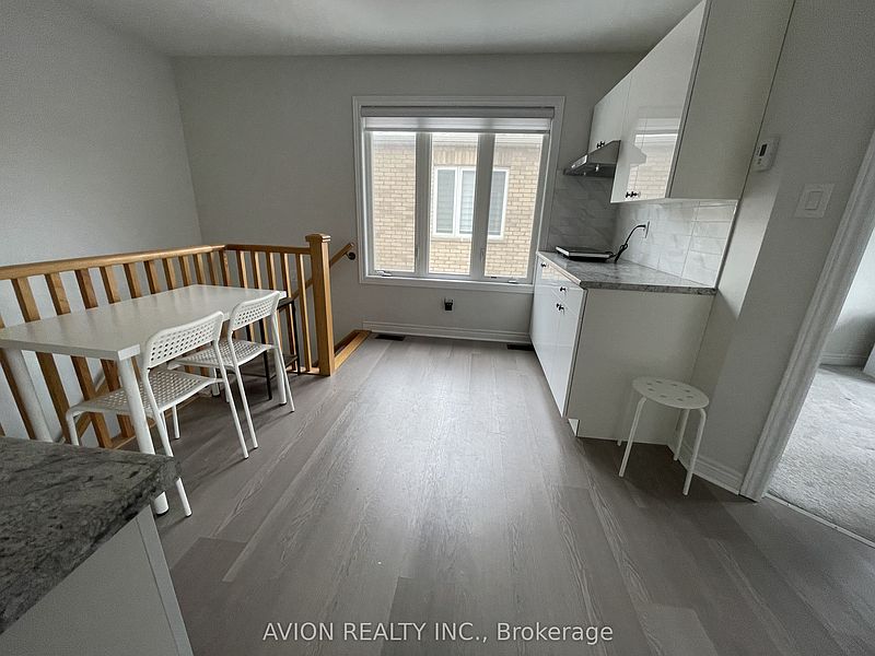Markham House for rent - 2 Bedrooms — photo 2