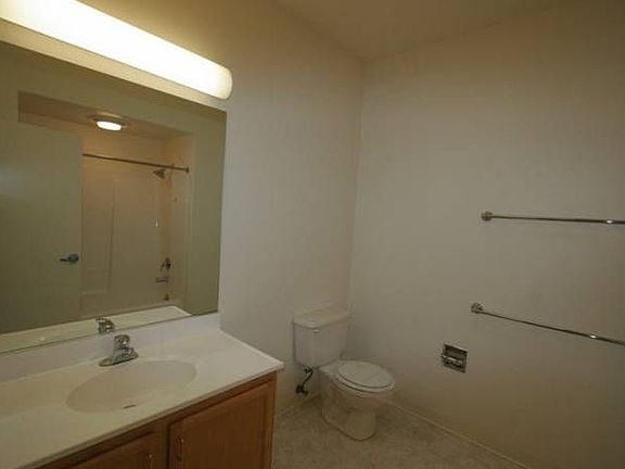 5th image of 400 Wayne Ave