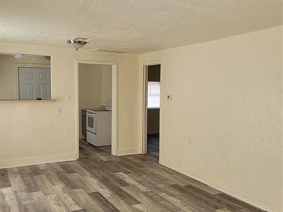 4th image of 913 E Wagner Ave