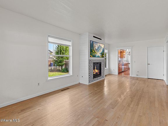 5th image of 362 W Mill Ave