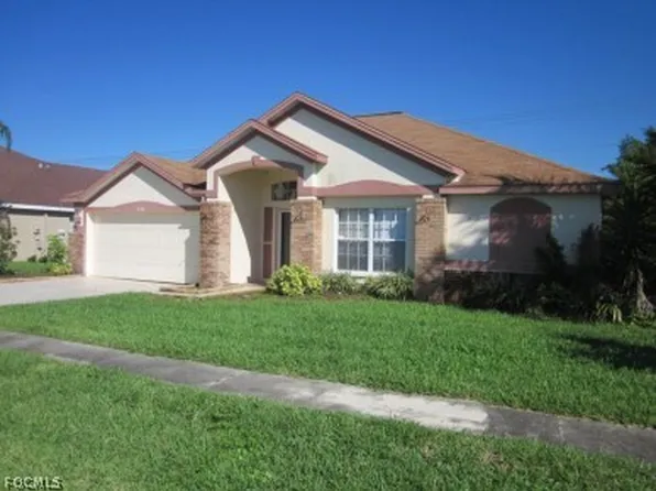 4556 Varsity Cir, Lehigh Acres, FL 33971