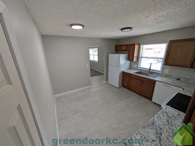 9152 W 78th Ter — Photo 2
