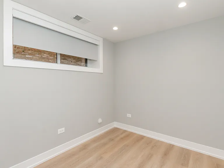 716 S Laflin St #1F — Photo 16