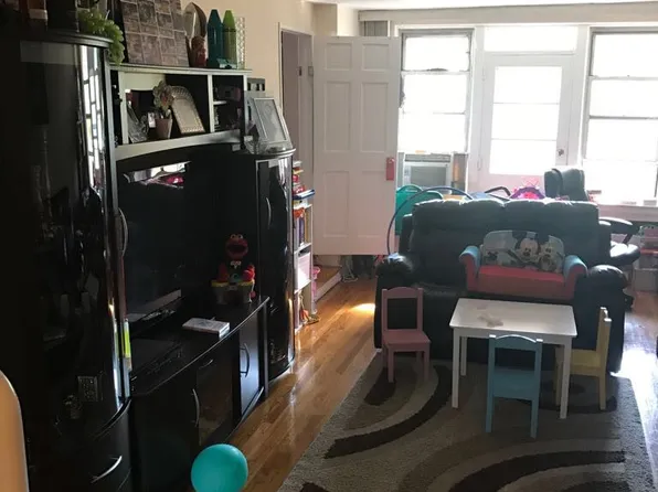 770 Ocean Pkwy image 1 of 6