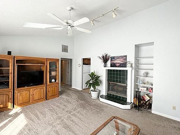 3rd image of 1077 King Arthur Ln