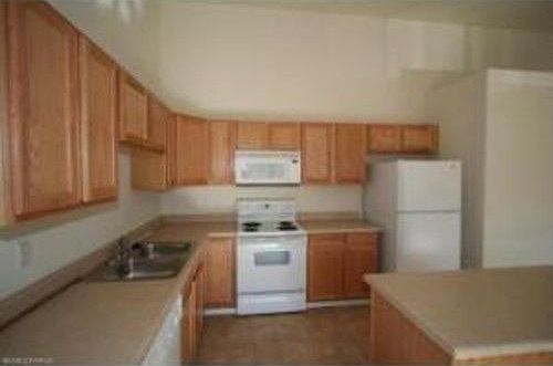 3rd image of 708 Blackburn Ct