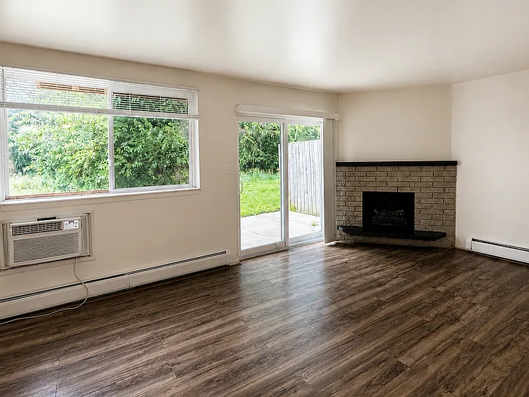 150 Huronview Ct — Photo 7