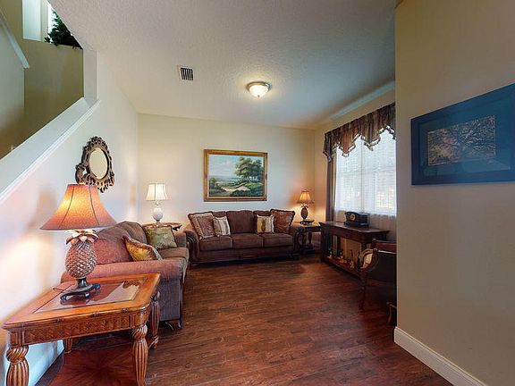 2nd image of 7 Angela Dr