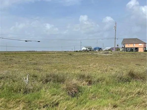 632 Northwest Dr, Rockport, TX 78382