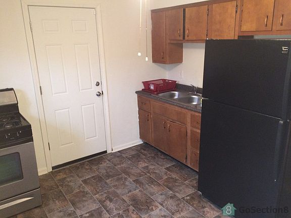 4th image of 5811 Monfort Hills Ave APT 2