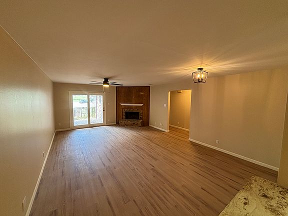 4th image of 4604 Edinburgh Dr #4604