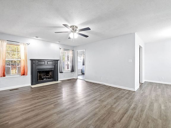 3rd image of 1277 Barbee Ln