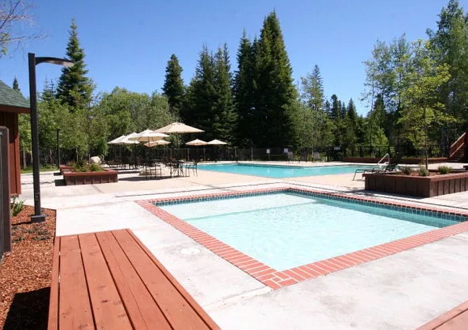 2nd image of 939 Cottage Ct