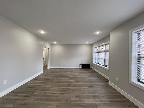5th image of 47 Duncan Ave #25E