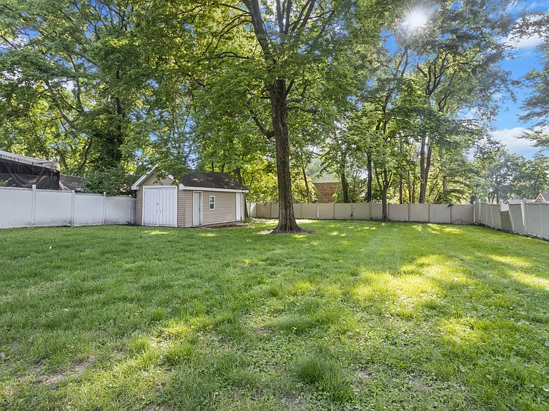 419 S Van Buren Ave — Photo 20