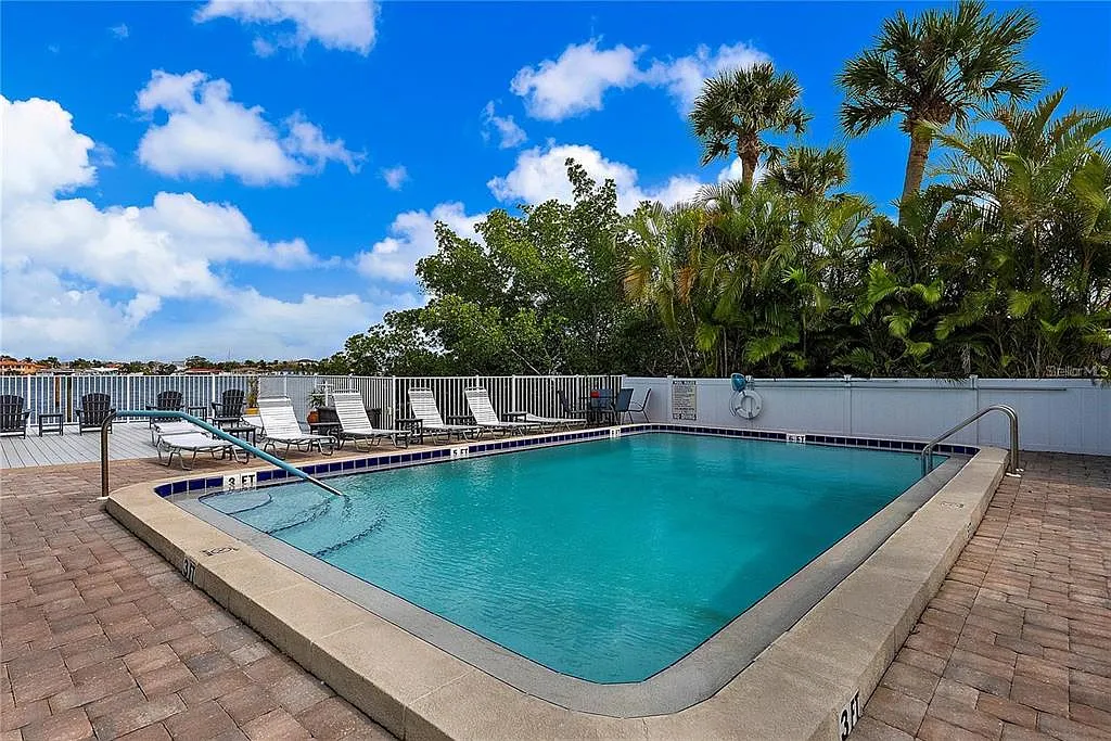 2 bed, 2.0 bath, 965 sqft, $2,300 — Photo 4