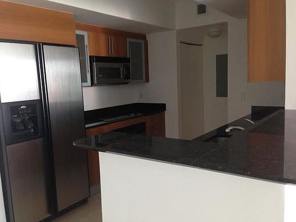 3rd image of 325 Biscayne Blvd #2921