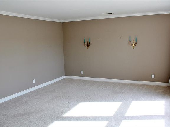 3rd image of 3014 New Hanover Dr