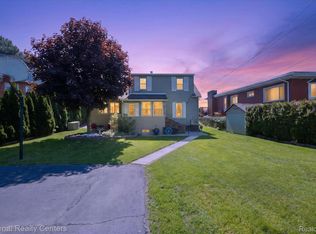 3946 Lakeshore Dr, Newport, MI 48166