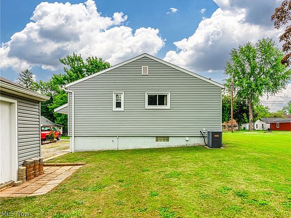 3rd image of 630 Crawford Ave