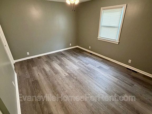 5th image of 120 Leslie Ave