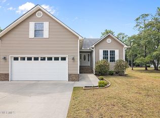807 Helm Dr, New Bern, NC 28560