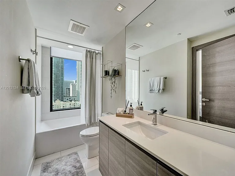 460 NE 28th St #1701 — Photo 46