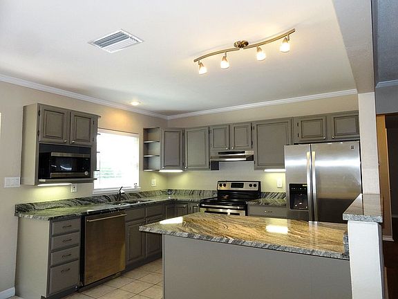 5th image of 2263 Curtis Dr S