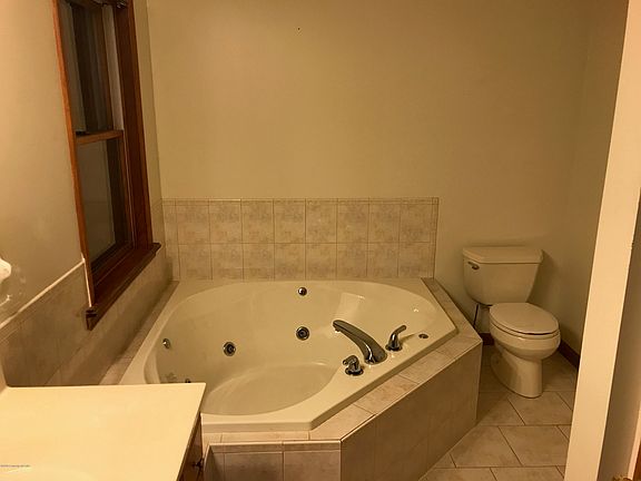 5th image of 216 Hanna St