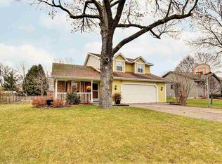 1368 Lindale Ln, Green Bay, WI 54313