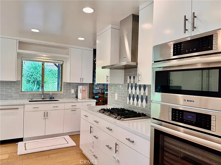 4935 Ocean View Blvd — Photo 10