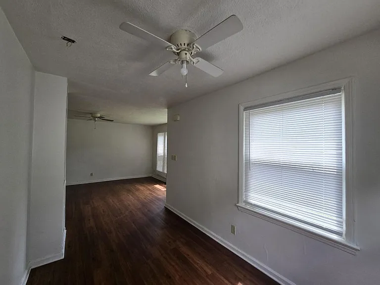 2553 Greenvale Rd — Photo 4