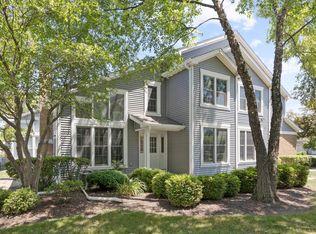 939 Heathrow Ln, Naperville, IL 60540