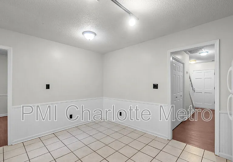10800 Whittersham Dr — Photo 11